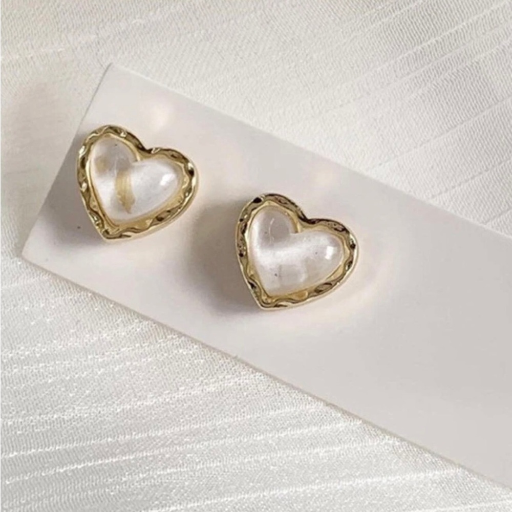 “Seashell Shards” White Hearts Iridescent Shell Flake Chip Ocean Romance Studs - Picture 8 of 16